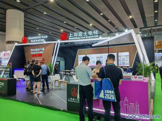 这是5月20日拍摄的第17届中国海外电梯博览会现场（手机像片）。新华社记者 王丰 摄